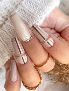 Ongles Beiges, Beige Nails Design, Megan Rapinoe, Plaid Nails, Beige Nails, Winter Nail Designs, Orange Nails, Xmas Nails