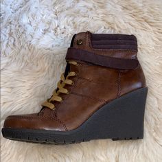 New In Box Bongo Women's Ponder Wedge Boot - Cognac Size 8.5 Leather Wedge Sneakers With Platform, Leather Ankle-high Platform Wedge Sneakers, Ankle-high Leather Platform Wedge Sneakers, Casual Brown Platform Wedge Boots, Brown Wedge Boots With Reinforced Heel And Round Toe, Brown Leather Wedge Heel Boots, Brown Faux Leather Wedge Boots With Round Toe, Brown Ankle Wedge Boots With Reinforced Heel, Casual Brown Ankle-high Wedge Boots