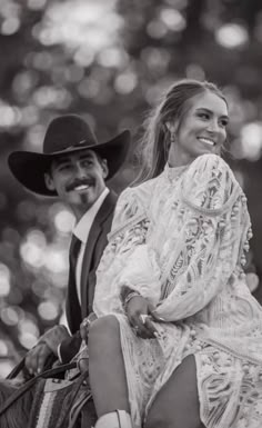 Western Wedding Veil, Groom Western Wedding Attire, Classy Western Wedding, Macrame Wedding Dress, Western Engagement Pictures, Western Wedding Cakes, Wife Ring, Western Wedding Rings