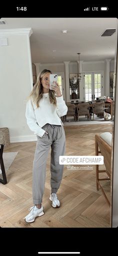 Female Coaching Outfits, Pe Coach Outfit, Physical Therapy Student Outfit, Physical Therapy Outfit, Nurse Practitioner Outfits, Pe Fits, Pe Teacher Outfits Female, Pe Teacher Outfits, Clinic Outfits