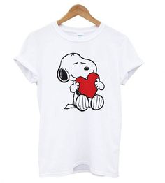 Snoopy In Love, Snoopy Dog, Cheer Tshirts, Dog Heart, Big Hug, T Shirt World, Love T, Runway Trends, Big Hugs