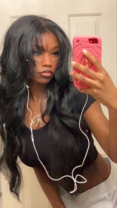 Cut bangs Black Woman Wolfcut, Straight Black Hair Black Women, Wolf Bangs Long Hair, Black Hair Styles With Bangs, Curly Wolf Cut No Bangs, Wolfcut On Black Women, Wolf Cut Hair Black Women, Middle Part Haircuts Women, Bangs On Black Girls