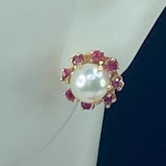 A Beautiful 14k Yellow Gold Pearl Earring With Natural Ruby Jacket. The Jacket Is Channel Set Ten (10) Round Rubies, Approx. 1.5mm, Combine Weight Approx. 0.3ct. The Jacket Is 9.4mm Wide. The Pearl Is 6.0mm, It Is Six Prong Mount On The Stud. Matching Pair Study Clutch Earring Back, Weight 2.5gm, Hallmark 14k (1 Inch = 25.4 Mm; 1 Dime = 17.9mm). All Jewelry Items Are Pre-Owned Unless Otherwise Stated. This Means They Have The Usual Aspects Of Pre-Owned Jewelry, Such As Light Scratches, Wear And Tarnish. Please Review All The Photos Which Will Be Part Of The Description. Akoya Pearl Earrings, Gold Pearl Earrings, Pearl Earring, Akoya Pearls, Channel Set, The Pearl, Natural Ruby, Gold Pearl, Earring Backs