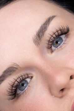 Flirty Eyelash Extensions Styles, Whispy Lashes Natural, Eyelash Extensions Doe Eye, Dolly Eye Lash Extensions, Bridal Eyelash Extensions, Brown Wispy Lashes, Mega Classic Lash Extensions