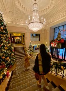 Christmas Hotel Aesthetic, Rich Christmas Party, Nyc Christmas Apartment, New York Christmas Trip, Rich People Christmas, New York During Christmas, Nyc At Christmas Time, Nyc Christmas Aesthetic, Nyc During Christmas