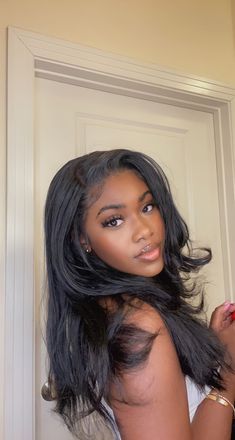 Small Forehead Black Women, Heart Shaped Face Black Women, Long Big Hair Volume, Trap Celeb Pfp, Destinee + Core, Hot Black Women Hairstyles, Weave Ideas Hair Black Women, Pretty Wigs Black Women