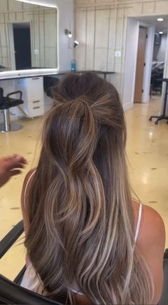 Stunning Hair Color Ideas with Brilliant Shine for Long Hair Balyage Long Hair, Fall Hair Color Trends, Long Hair Color, Hair Color Balayage