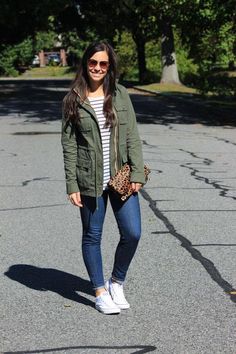 Head to toe this is such a cute look. I need to find a perfect striped top and anorak. Utility Jacket Outfit, Green Jacket Outfit, Converse Outfits, Army Green Dress, Outfits With Converse, Jacket Outfit, Anorak Jacket, Utility Jacket