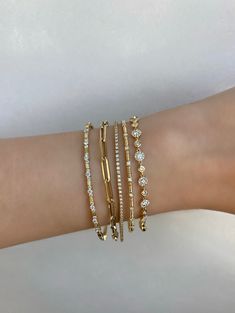 Bracelet Stack Dainty, Bracelets Delicate, Bracelet Stack Simple, Gold Bracelet Stacking, Subtle Jewelry, Hand Accessories Bracelets, Bracelets Dainty, Dainty Gold Bracelet Stack, Dainty Jewellery