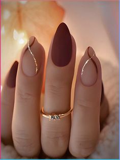 Let your Halloween nail game reach new heights and make a bold statement with effortlessly stylish spider web nails! Graduation Nails, Green Nail Designs, Striped Nails, Thanksgiving Nails, Nail Designs Spring, Fall Nail Designs, Chic Nails, Gold Nails, Nail Kit