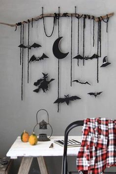 These Halloween decor ideas are DIY. #halloweendecorideas #halloweenpartydecor #halloweenart #halloweendecorationsoutdoor #halloweendecorationsindoor #halloweendoorhangers Fun Diy Halloween Decorations, Halloween Sounds, Cheap Halloween Costumes, Casa Halloween, Cheap Halloween