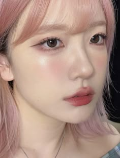 Makeup Looks Chinese, Pink Makeup Looks, Colorful Eye Makeup