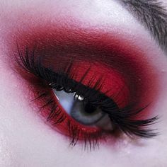 red aesthetic Big Makeup, Make Up Designs, Red Eye Makeup, Red Eyeshadow, Red Makeup, Brush Makeup, Edgy Makeup, Black Makeup