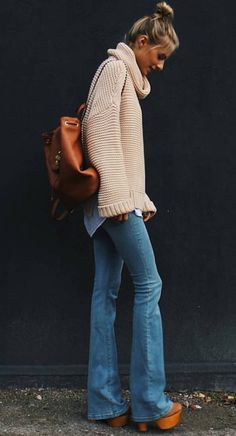 Flare Jeans Outfit, Estilo Hippie, Jeans Outfit, Mode Vintage, Looks Style, Fall Winter Outfits, Primavera Estate