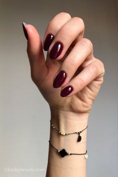 Almond Outfit, Red Gel Nails Almond, Gel Almond Nails Ideas, Wine Color Almond Nails, Moody Almond Nails, Burgundy Almond Nails Short, Red Gel Polish, Dark Burgundy Almond Nails, Red Wine Almond Nails