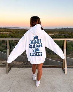 Do What Makes You Happy, Blue Font Hoodie A unisex heavy blend hooded sweatshirt is relaxation itself. The material is a thick blend of cotton and polyester. This makes for a plush, soft feel alongside warmth. It's also a great surface for printing. There are no side seams. A spacious kangaroo pocket hangs in front. The hood's drawstring is the same color as the base sweater.  .: 50% Cotton 50% Polyester .: Medium-heavy fabric (8.0 oz/yd² (271.25 g/m .: Classic fit .: Tear away label .: Runs tru Sweatshirt Vinal Ideas, Sweatshirts To Make With Cricut, Cute Cricut Hoodie Ideas, Cute Sayings Sweatshirts, Cute Sweaters With Sayings, Sweater Print Design Ideas, Crewneck Cricut Ideas, Sweater Ideas Design Vinyl, Cute Trendy Sweatshirts