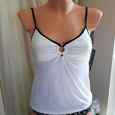 Beautiful Classic Top. Was A Set For $92 But You Can Create Uour Own Set From My Closet As I Have Loads Of Separates. Mix N Match White Tops With Built-in Bra For Poolside, Casual White Top For Pool, Casual White Tops For Pool, White Lined Summer Top, Casual Fitted White Tankini, Mix N Match, Classic White, Womens Swim, Tankini