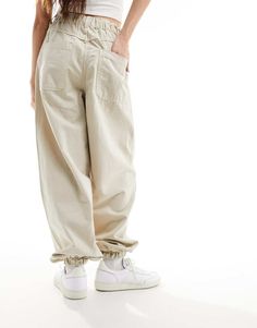 Cargo pants by Bershka Make your jeans jealous Drawstring waistband Five pockets Elastic cuffs Oversized, tapered fit