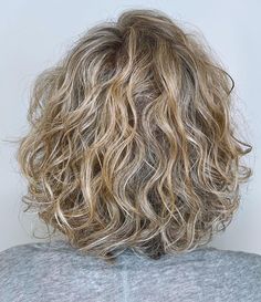 Blonde Wavy Bob with Highlights Haircuts You Can Wear Curly Or Straight, Hairstyles For Thinning Hair On Top Medium Lengths Layered Haircuts, Bob Hairstyles For Wavy Thick Hair, Wavy Perms For Short Hair, Casual Business Attire For Women Over 40, Permed Layered Bob, Wavy Shoulder Hair Length, Short Curly Hairstyles For Thick Hair, Bobs Wavy Hair