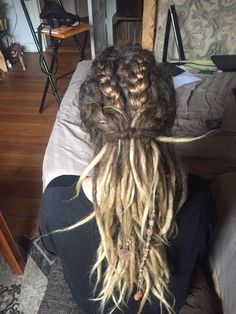 Hair Care Secrets: Insider Tips for Healthy and Beautiful Hair Dreadlocks Hairstyles For White Women, Punk Hairstyles For Long Hair, Dreads Updo, Hippie Dreadlocks, Short Haircut Tutorial, Short Haircut For Women, Skirts Design, New Dreads