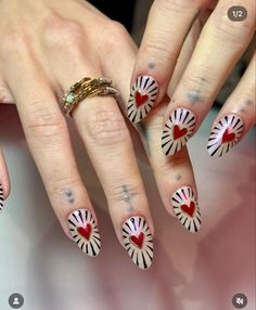 Nail Decal Ideas, Simple Unique Nails, Cool Design Nails, Short Natural Nails Designs, Short Nail Inspired, Short Nail Inspi, Short Nail Art Designs, Acrylic Nails Y2k, Rockabilly Nails