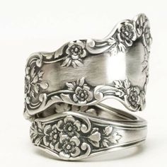 adopt a Victorian style ring for an authentic steampunk look Antique silver plated Gender: women One size fits all (adjustable) Weight: 5,7g Flower Wedding Ring, Sterling Silver Spoon Ring, Silver Spoon Ring, Birthday Gift Ring, Engraved Flower, Sterling Silver Spoons, Retro Ring, Spoon Ring, Spoon Rings