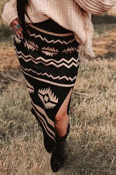 Western Work Outfit, Cute Western Outfits, Dress Western, Southern Outfits, Country Style Outfits, Knitted Skirt, Western Outfit, Western Style Outfits, Classy Work Outfits