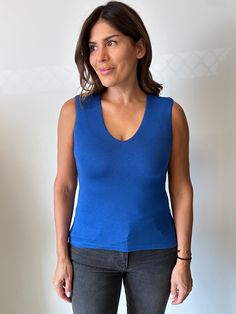 PROODUCT DETAILS: V-NECK FITTED MOM CROP TOP DOUBLE LINED FOR A SMOOTHER LOOK COLOR: COBALT BLUE FIT: IF IN BETWEEN SIZE, GO UP A SIZE FABRIC: RAYON JERSEY FABRIC CONTENT: 96% RAYON 4% SPANDEX CARE INSTRUCTIONS: MACHINE WASH COLD, TUMBLE DRY . FOLLOW CARE LABEL, INSTRUCTIONS MAY VARY BY FABRIC MADE IN THE USA OF IMPORTED FABRIC SKU: TF-2475 SIZE SMALL FROM HPS 20" MODEL IS WEARING A SMALL AND IS 5'9" Great for layering. Blue Fitted Tops For Workwear, Blue Fitted Tops For Work, Fitted V-neck Tank Top, Blue V-neck Tank Top For Work, Royal Blue Fitted Tops, Blue Stretch Tops For Workwear, Blue Stretch V-neck Top, Casual Blue V-neck Tank Top, Blue Fits