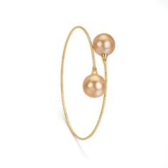 Indulge in elegance with our AAA quality Golden South Sea Pearl Bangle. Adorned with a lustrous 10-11mm pearl set in 18k gold, this exquisite piece embodies luxury and sophistication, perfect for enhancing any ensemble with a touch of golden glamour. Product Information Pearl Type South Sea Golden Pearls Origin South Sea Shape Nearly Round Quality AAA Size 10-11mm Nacre Thick Color Golden Luster Very High Luxury Akoya Pearl Bracelet, Luxury Pearl Bracelet, Elegant Oyster Cuff Bracelet, Elegant Yellow Gold Pearl Bracelet For Formal Occasions, Elegant Formal Yellow Gold Pearl Bracelet, Fine Jewelry Yellow Gold Pearl Bangle Bracelet, Elegant Rose Gold Bangle Pearl Bracelet, Elegant Pearl Cuff Bracelet For Formal Occasions, Luxury Pearl Bangle Bracelet For Formal Occasions