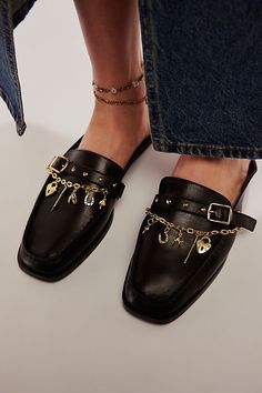 Loafer Mules Outfit, Mule Outfits, Black Mule, Backless Loafers, Black Leather Mules, Women Slides, Slip On Mules, Backless Design, Loafer Mules