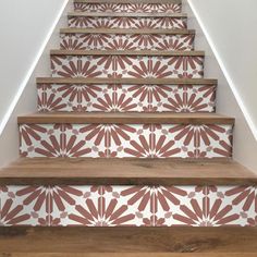 the stairs are decorated with red and white wallpaper