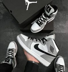 Kasut Nike, Sepatu Air Jordan, Trendy Shoes Sneakers, Nike Shoes Girls, Nike Fashion Shoes, Preppy Shoes, Jordan Shoes Girls, Jordan Shoes Retro, All Nike Shoes