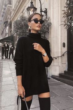 Holiday Style in the Midwest – Chicago Fashion Album Black Sweater Dress Outfit, Knitted Dress Outfit, Black Dress Winter, Sweater Dress Outfit, Black Dress Outfits, Estilo Chic, Mode Inspo, Autumn Outfit