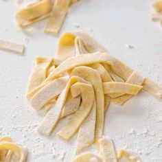 Homemade Egg Noodles {VIDEO} - i am baker Spaghetti Casseroles, Easy Homemade Noodles, Noodle Recipes Homemade, Holiday Potpourri, Egg Noodle Recipes, Homemade Egg Noodles, Chicken Receipes, Homemade Pasta Recipe, Rice Food