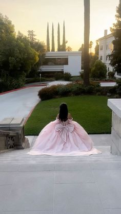 15th Photoshoot Ideas, Quince Dress Photoshoot, Latina Quince, Pink Xv Dresses, Quinceañera Aesthetic, Pink Quinceanera Ideas, 15 Photoshoot Ideas, Pink 15 Dresses Quinceanera, Quince Aesthetic