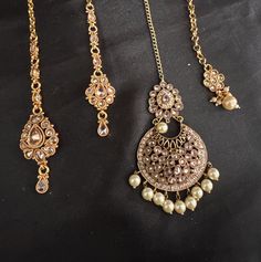 Stunning lightweight tikka.  Available in pretty patterns:  they have antique gold Polki handcrafted into beautiful pieces. made from silver alloy with gold polish and reverse polki. Small Tikka, Kundan Tikka, Maang Tika, India Wedding, Pretty Patterns, Gold Polish, Hair Jewelry, Antique Gold, Body Jewelry