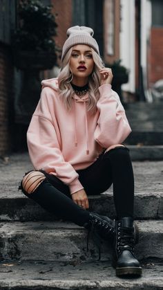 Super cute edgy outfit inspiration. Feminine Edgy Style, Edgy Feminine Outfits, Summer Goth Outfits, Long Sleeve Boho Maxi Dress, Cute Edgy Outfits, Edgy Outfit, Cute Grunge, Feminine Fashion, Concert Outfits