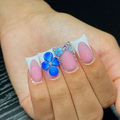 @savageslays_ on IG🫶🏻 Valentines Nails French, Nail Inspo Hello Kitty, Duck Nails Short, Azul Nails, Nails Sanrio, Nails Freestyle, Almond Acrylic Nails Designs, Nails Bling, 3d Flower Nails