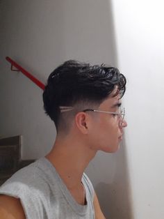 @justteus Brush Back Hairstyles Men, Hispanic Haircuts, Mens Undercut Hairstyle, Haircuts For Winter, Short Haircut Men, Fade With Beard, Man's Hairstyle, Short Messy Haircuts