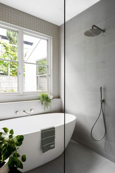 Robert Street Project Mana Projects Bathroom Wetroom With Bathtub, Bathroom Old House, California Modern Bathroom, Modern Contemporary Bathroom Ideas, Wet Room Bathroom, Modern Contemporary Bathroom, Latest Bathroom, Bathroom Design Trends, Bathroom Remodel Shower