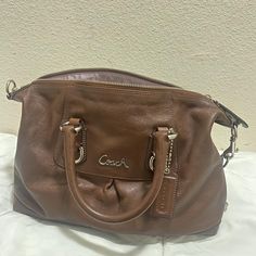 Brown coach bag great condition used once. Ashley Brown, Handbag Satchel, Brown Leather Purse, Girly Bags, Brown Handbag, Satchel Handbag, Satchel Handbags, Pen Ink, Women Accessories Bags