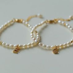 Dtails Process: 18K gold plated Material: Copper, Cubic Zirconia, Freshwater Pearl 3.5-4cm Size: Bracelet circumference 17-19.5cm Bracelets Pearl, M Letter, Pearl Bracelets, 26 Letters, Letter Charms, Letter Pendants, Letter B, Letter Necklace, Recycled Gold