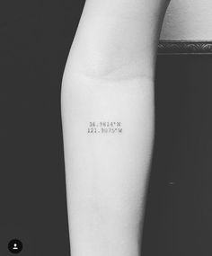 a black and white photo of a woman's leg with the words, be dream written on it