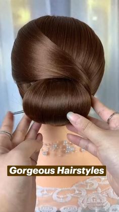 Simple wedding bun
Quick & Easy bun hairstyle for wedding - bollo de boda Makeup Steps, Gorgeous Hairstyles, Haircut Long, Hairstyles And Haircuts, Hair Straightening Iron