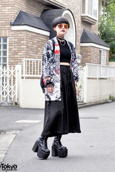 Kimono Harajuku Outfit, Dark Colorful Outfits, Harajuku Kimono Style, Scottish Punk Fashion, Neo Tokyo Fashion, Shibuya Street Style, Japanese Punk Fashion Harajuku Style, Samurai Inspired Fashion, Japanese Androgynous Fashion