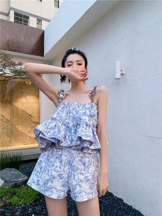 Stylish Short Dresses, Fashion Top Outfits, Casual Day Outfits, Fashion Dresses Casual, Girls Fashion Clothes, Casual Style Outfits, Elegant Outfit, Look Cool, Fashion Tops