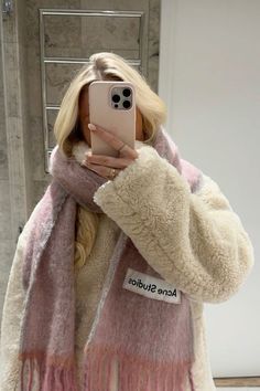 Matilda Djerf Aesthetic Winter, Hampton Aesthetic, Europe Winter Fashion, Djerf Aesthetic, Coastal Outfits, Matilda Djerf Aesthetic, Granddaughter Coastal, Birkin Mom, Grandmother Aesthetic