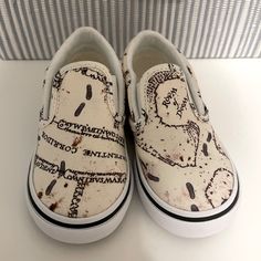 New Toddler Vans X Harry Potter Marauders Map Size 7.5 Toddler Mint Condition, Never Worn Harry Potter Colors, Harry Potter Marauders Map, Marauders Map, New Vans, Harry Potter Marauders, Vans Shoes, Mint Condition, Kids Shoes, Harry Potter