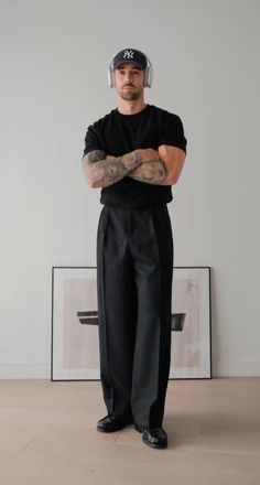 Men Parisian Outfit, Mens Wide Pants Outfit, Korean Street Fashion Mens Formal, Sleek Outfit Men, Casual Dark Outfits Men, Alt Men’s Fashion, Aesthetic Black Outfits Men, Libra Venus Style Men, Smart Casual Men Outfit Street Style