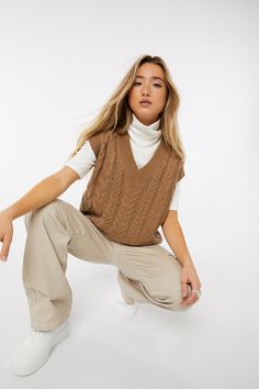 Brown Knit Vest Outfit, Beige Sweater Vest Outfit, Knitted Vest Outfit, Fall Vest Outfits, Brown Sweater Vest, Corporate Girly, Cable Knit Sweater Vest